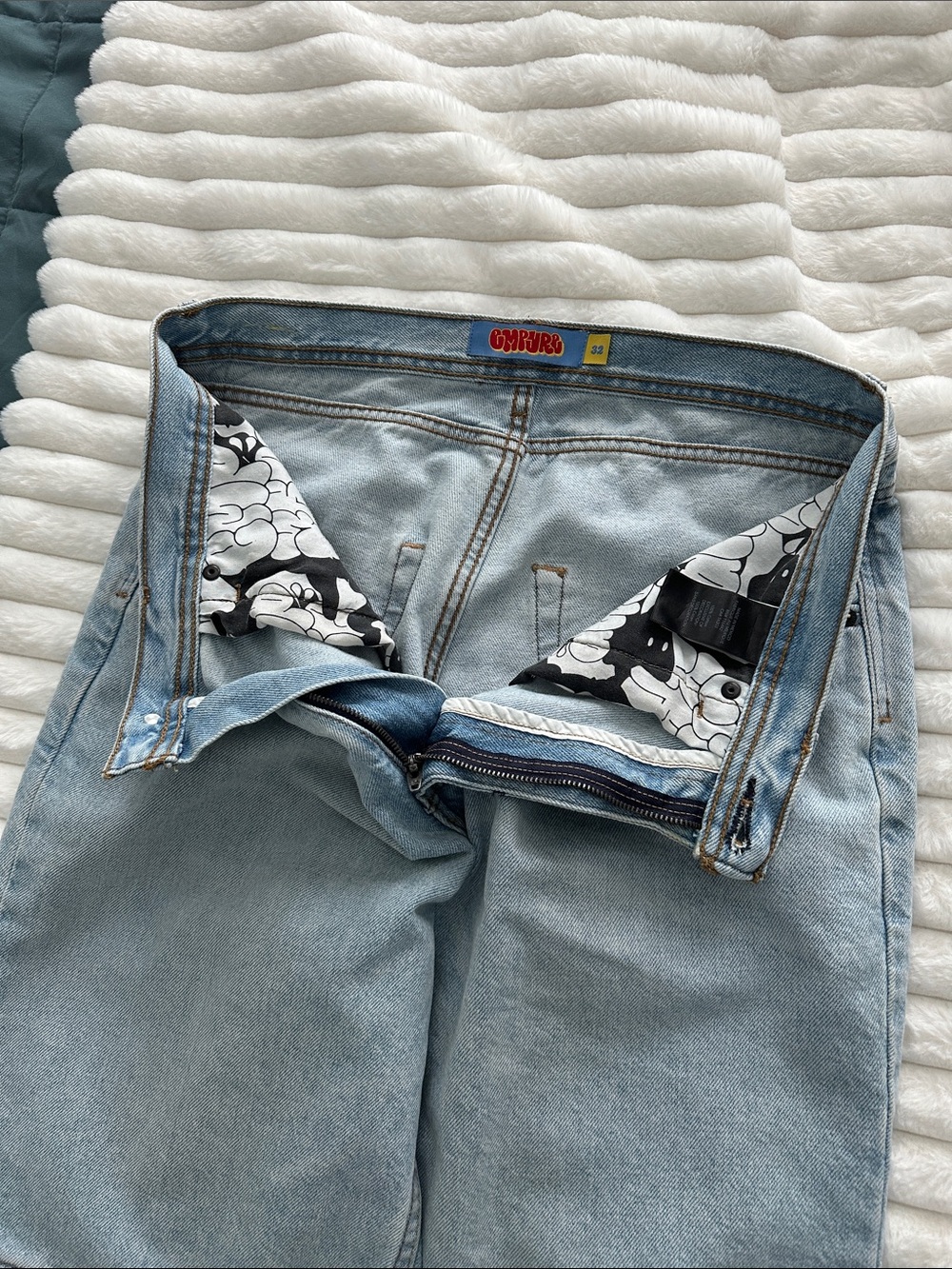 Empyre Light Wash Denim Men’s Shorts (Zumiez brand) - Picture 3 of 4